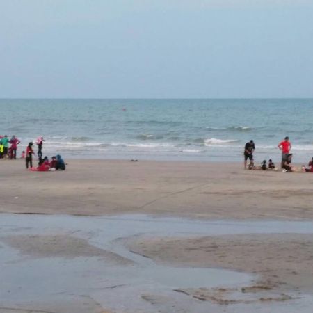 Damai Homestay Pantai Pelindung 关丹 外观 照片